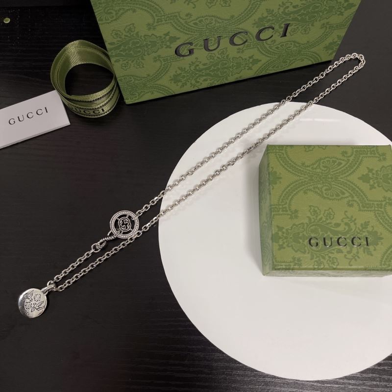 G*u*i necklaces